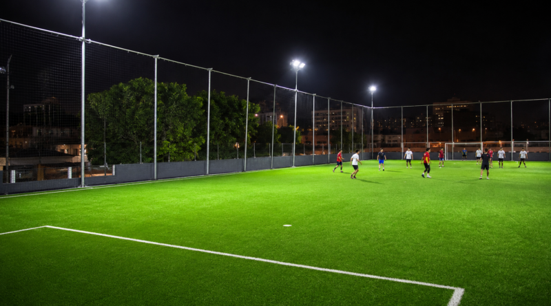 Iluminación de canchas: seguridad y calidad del entrenamiento
